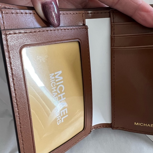 Michael kors wallet - Picture 5 of 9